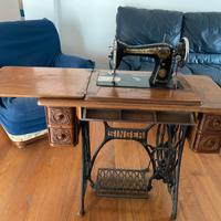 Macchina da cucire antica
