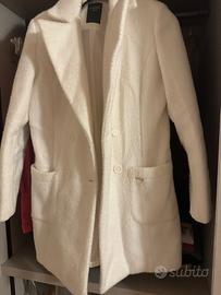 Bello bianco cappotto