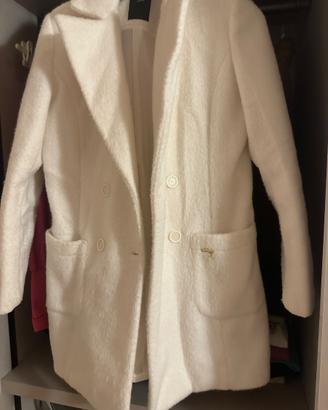 Bello bianco cappotto