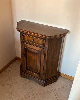 Mobile esagonale in legno intagliato