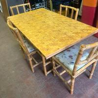 Tavolo in bambu con 4 sedie in bambu