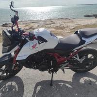 Honda Hornet 750 depotenziata accessoriata