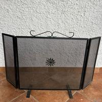 Paraschizzi in ferro per camino