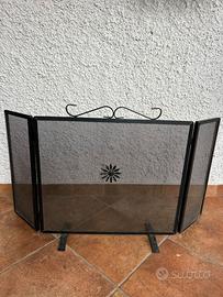 Paraschizzi in ferro per camino