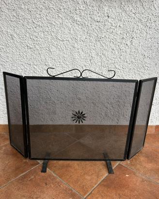 Paraschizzi in ferro per camino