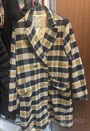 Cappotto da donna a quadri nero e beige