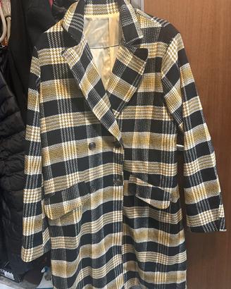 Cappotto da donna a quadri nero e beige