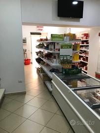 Locale in posizione semicentrale