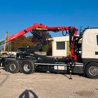 Scania G490 Euro 6 con caricatore e gancio scarrab