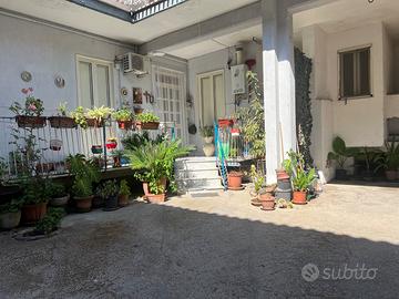 Qualiano - trilocale p. rialzato,p.auto,cantinola