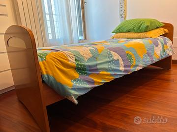 Letto con secondo letto a cassettone.