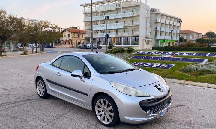 Peugeot 207 1.6 HDi 110CV CC Féline