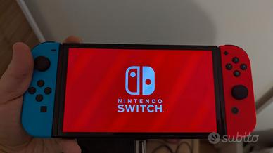 Nintendo switch oled nera + custodia 