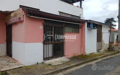 Locale ad uso negozio su strada PROVINCIALE