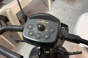 Motorino per persone anziane