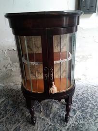 Antica vetrinetta