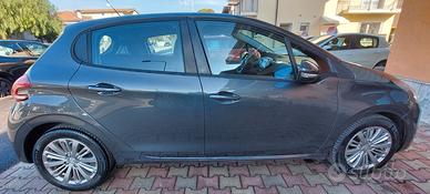 PEUGEOT 208 1,4 GPL DI SERIE CASA MADRE NAVIGATORE