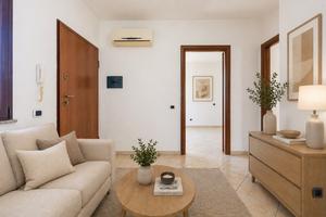 Quadrilocale al primo piano con doppio balcone
