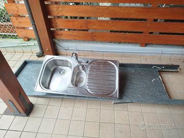 Piano cucina in marmo  con lavello