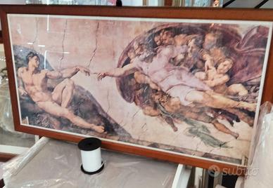 Quadro grande con stampa e cornice in legno.