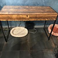 Scrivania in legno e metallo