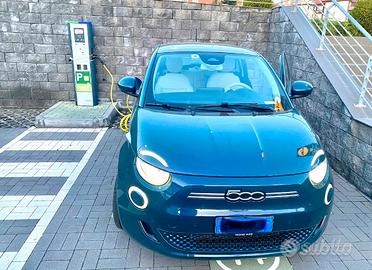 Fiat 500e la prima con tettuccio panoramico