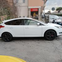 Ford Focus 1.6 120 CV GPL Titanium