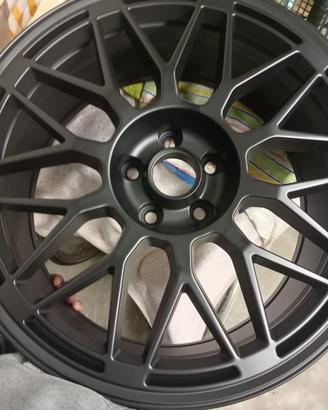 Cerchi 8x19 nuovi mai usati.