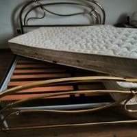 Letto in ottone, rete matrimoniale e materassi