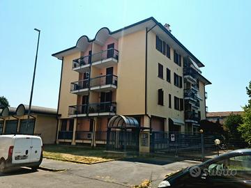 Zona centrale appartamento con cantina, box doppio