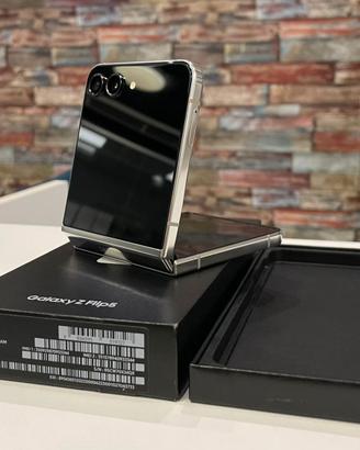 SAMSUNG GALAXY Z FLIP 5 PARI AL NUOVO CON GARANZIA