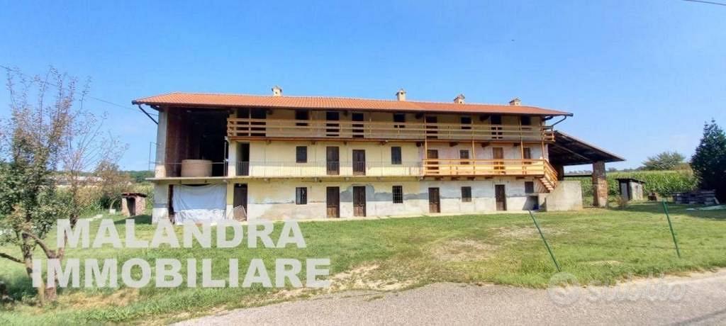 Rustico / Casale di 751 m² con più di 5 locali a O - Vista 5