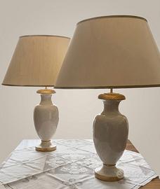 Due lampade bianche da tavolo. Marioni. Ceramica