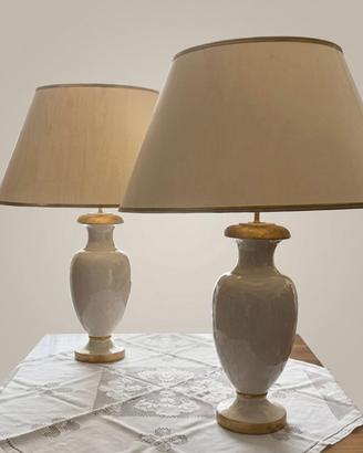 Due lampade bianche da tavolo. Marioni. Ceramica
