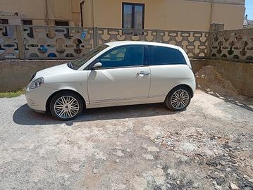 lancia y