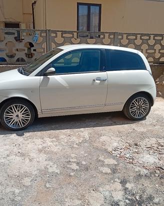 lancia y