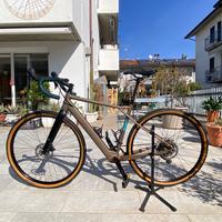 Bici elettrica da Gravel GT - E GRADE AMP