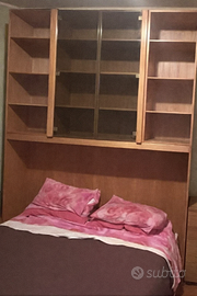 Libreria a ponte in legno