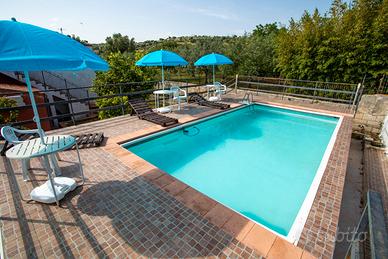 Villa con piscina, barbecue, terrazza, giardino 