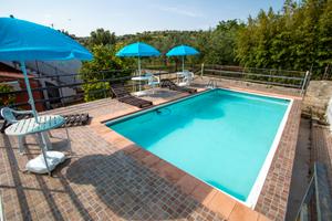 Villa con piscina, barbecue, terrazza, giardino 