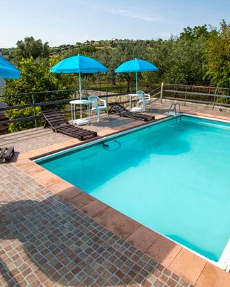 Villa con piscina, barbecue, terrazza, giardino 