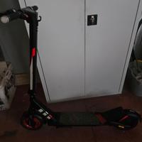 monopattino elettrico, marca aprilia