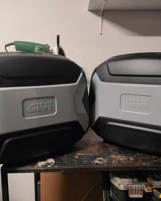 Coppia Valigie Laterali Givi TRK35BNPACK2 Trekker 