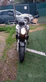 Moto Yamaha FZ6 cilindrata 600