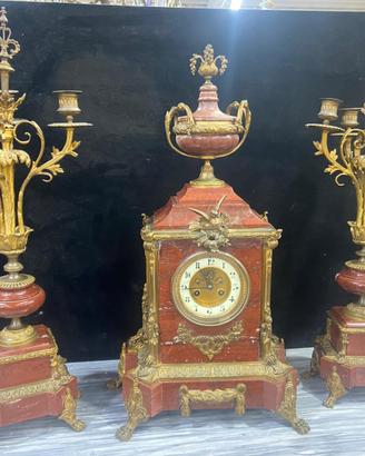 Trittico orologio e candelabri
