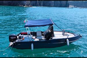 Barca walkaround con motore 40/70 MercuryPro nuovo