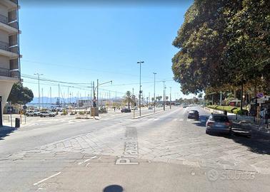 Cagliari, via Roma zona, appartamento piano alto