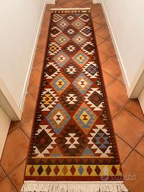 Tappeto lungo di ingresso o corridoio