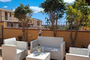 vista mare con giardino 