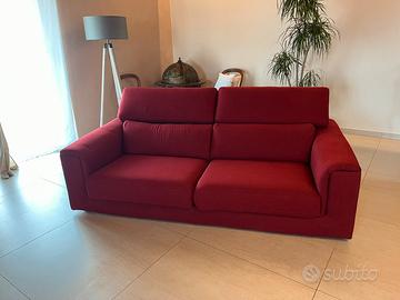 2 divani da 3 posti ciascuno